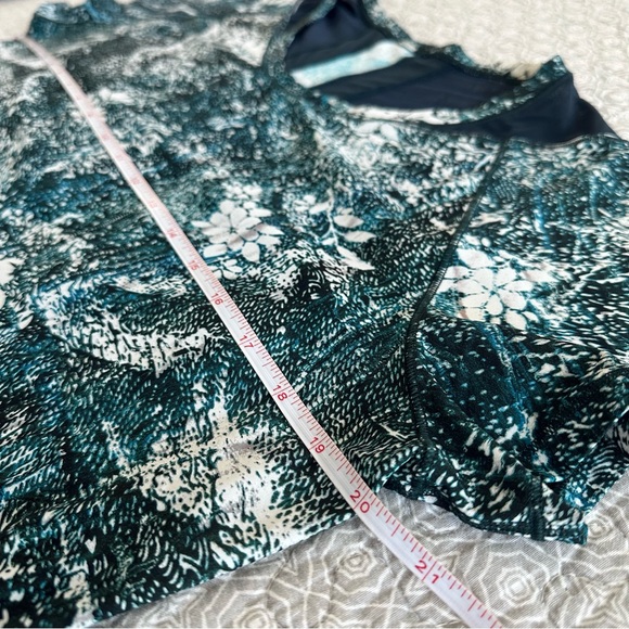 Lululemon Seek The Heat Short Sleeve Workout Shirt White Multi Teal Size M/L - Picture 9 of 10